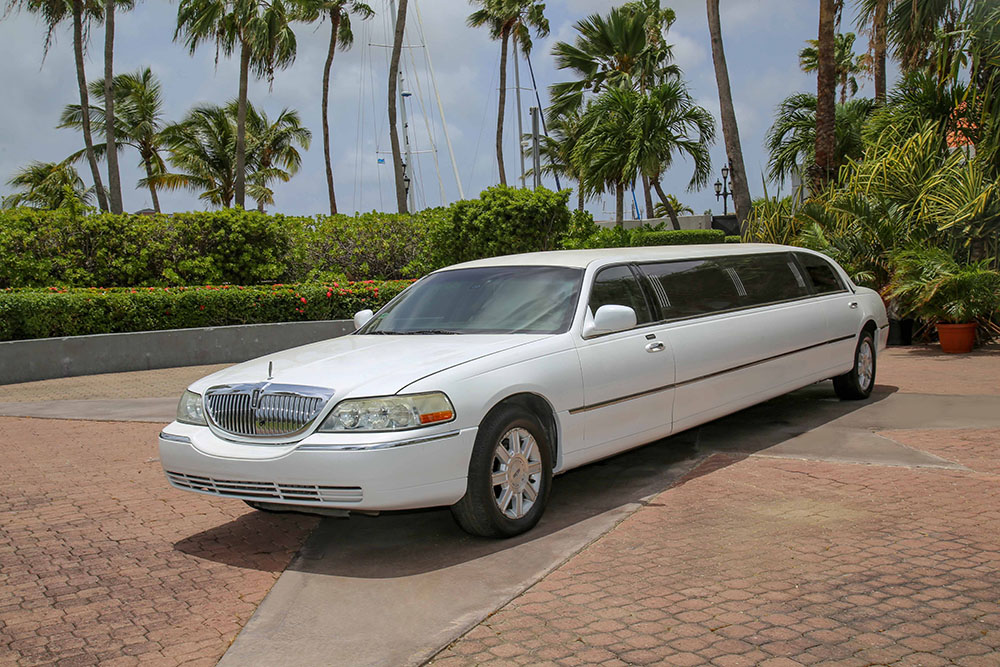 LINCOLN TOWN CAR LIMO ONE WAY TRANSFER Aruba - Vacationstore.net